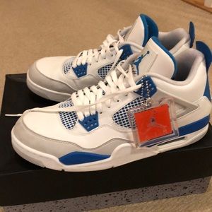 Air Jordan 4 Military Blue